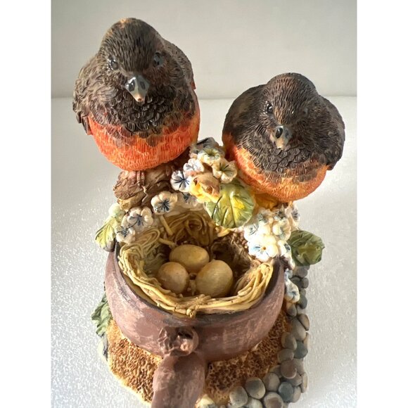 unknown Other - Two American Robin Birds On Nest with Eggs in Tea Pot Flowers Figurine
